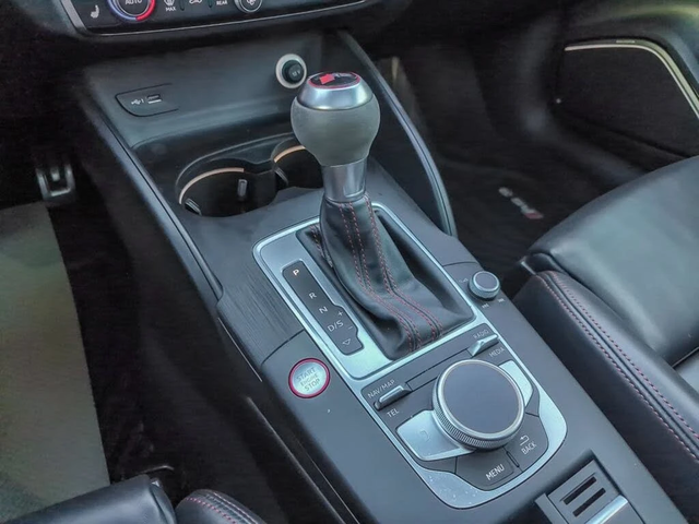 Audi Rs3 2.5 TFSI* quattro* AвтоКредит * (ЦЕНА ДО БГ) - автомобили, коли, обяви за нови и употребявани 11