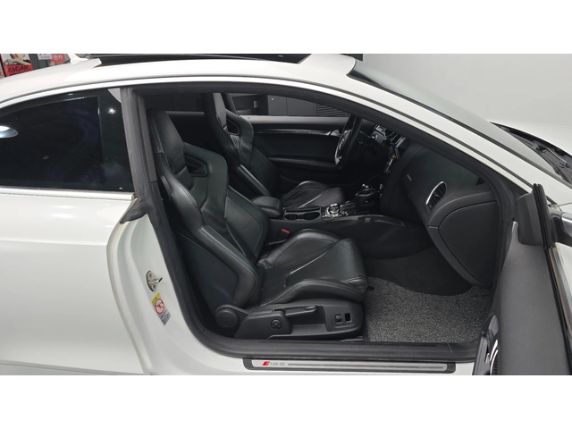 Audi Rs5 4.2 FSI quattro - автомобили, коли, обяви за нови и употребявани 9