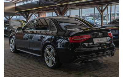 audi-s4-sedan-v6-podgrev-f1-navi - 4