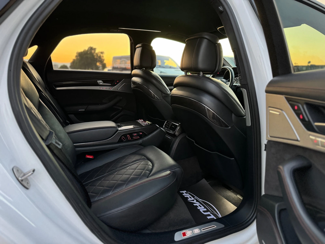 Audi S8 PLUS= 4.0= V8T= MATRIX= CARBON CERAMIC= HUD= - автомобили, коли, обяви за нови и употребявани 10