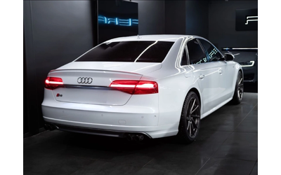 audi-s8 - 1