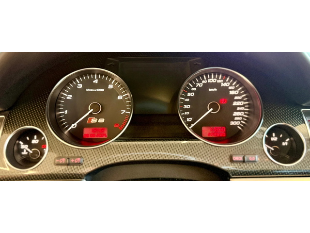 Audi S8 V10* Ceramic* Carbon* Bang&Olufsen* Лизинг* - автомобили, коли, обяви за нови и употребявани 10