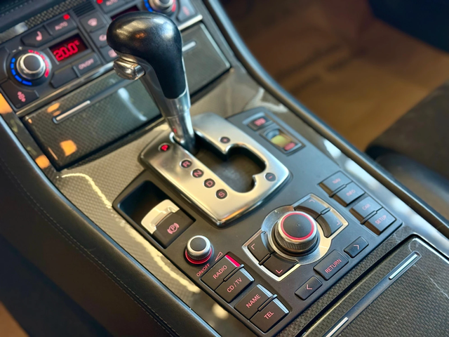 Audi S8 V10* Ceramic* Carbon* Bang&Olufsen* Лизинг* - автомобили, коли, обяви за нови и употребявани 11