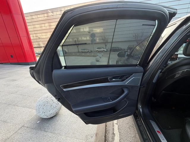 Audi S8 650кс* БАРТЕР* Реални* Километри* Уникат - автомобили, коли, обяви за нови и употребявани 12