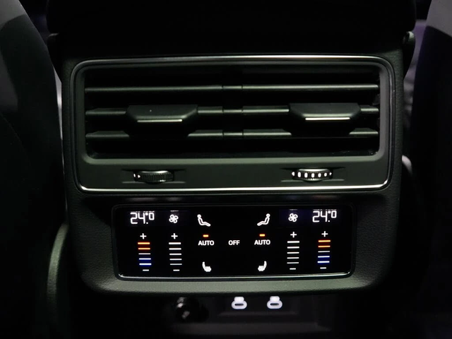 Audi SQ8 4.0 TFSI quattro* АвтоКредит* (Цена до БГ) - автомобили, коли, обяви за нови и употребявани 16