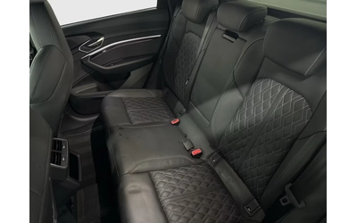 Audi SQ8 e-tron SportBack Matrix DISTR 360 AIR PANO B&O HUD - автомобили, коли, обяви за нови и употребявани 13