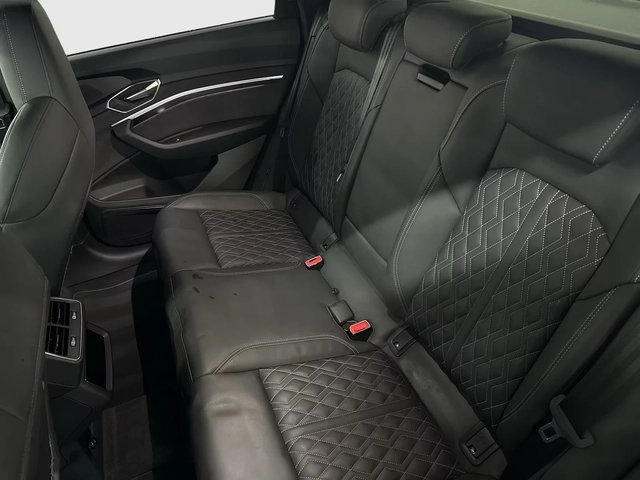 Audi SQ8 e-tron SportBack Matrix DISTR 360 AIR PANO B&O HUD - автомобили, коли, обяви за нови и употребявани 13