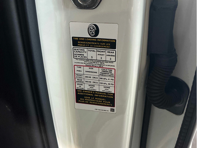 Bentley Bentayga V8 С РЕГИСТРАЦИЯ & АВТО КРЕДИТ - автомобили, коли, обяви за нови и употребявани 12