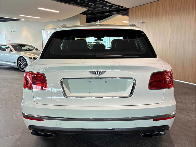 Bentley Bentayga V8 С РЕГИСТРАЦИЯ & АВТО КРЕДИТ - автомобили, коли, обяви за нови и употребявани 3