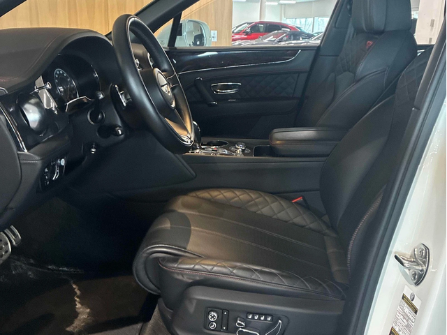 Bentley Bentayga V8 С РЕГИСТРАЦИЯ & АВТО КРЕДИТ - автомобили, коли, обяви за нови и употребявани 6