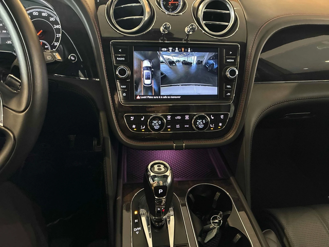 Bentley Bentayga V8 С РЕГИСТРАЦИЯ & АВТО КРЕДИТ - автомобили, коли, обяви за нови и употребявани 7