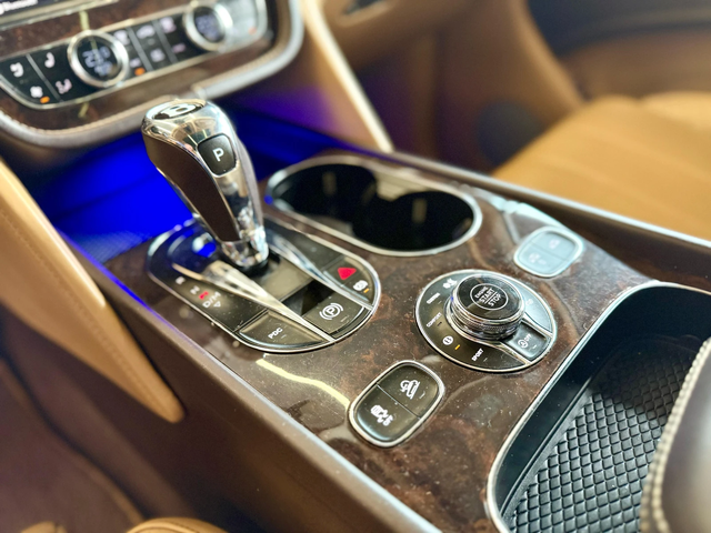 Bentley Bentayga V8 * Panorama* 22"* SoftClose* Лизинг - автомобили, коли, обяви за нови и употребявани 11