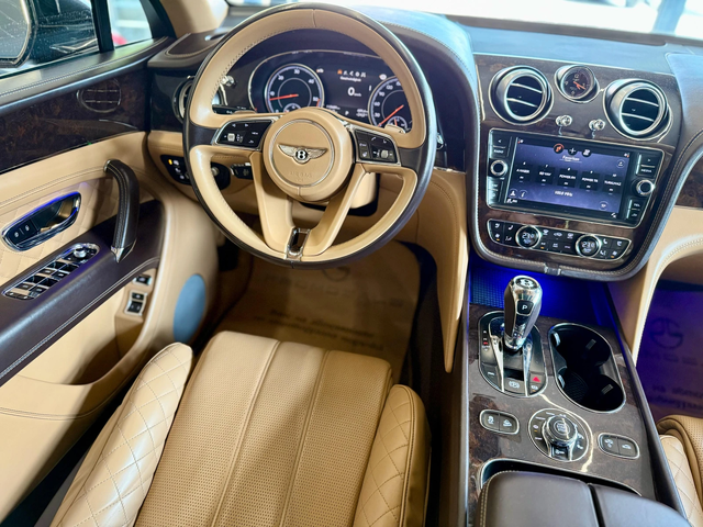 Bentley Bentayga V8 * Panorama* 22"* SoftClose* Лизинг - автомобили, коли, обяви за нови и употребявани 8