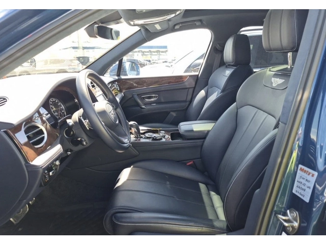 Bentley Bentayga 4.0 V8 * 360 * DISTRONIC * 26279KM * CARFAX * - автомобили, коли, обяви за нови и употребявани 3