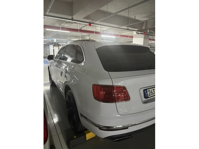 Bentley Bentayga FIRST EDITION | КРАЙНА ЦЕНА - автомобили, коли, обяви за нови и употребявани 3