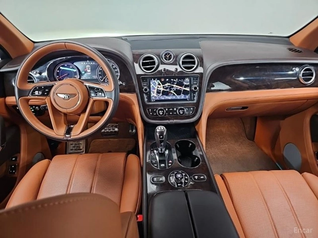 Bentley Bentayga 4.0* V8* ПОДГРЕВ* ОБДУХВАНЕ* 360* МАСАЖИ* HUD* - автомобили, коли, обяви за нови и употребявани 4