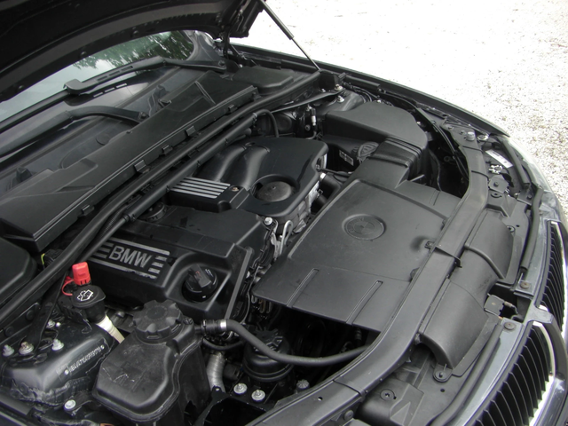 BMW 320 i 6ck. 150k.c - автомобили, коли, обяви за нови и употребявани 16