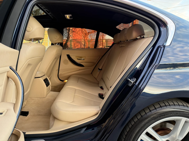 BMW 320 M-Pack* ПОДГРЕВ* ПАРКТРОНИК* АВТОПИЛОТ* КОЖА - автомобили, коли, обяви за нови и употребявани 10