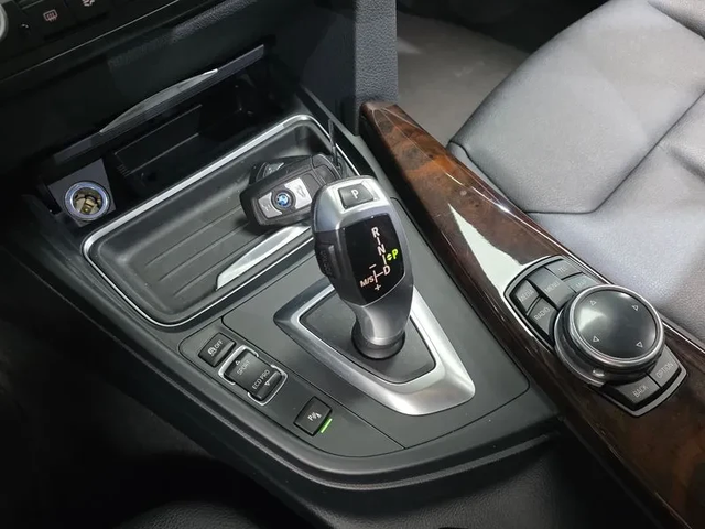 BMW 320 xDrive - автомобили, коли, обяви за нови и употребявани 8