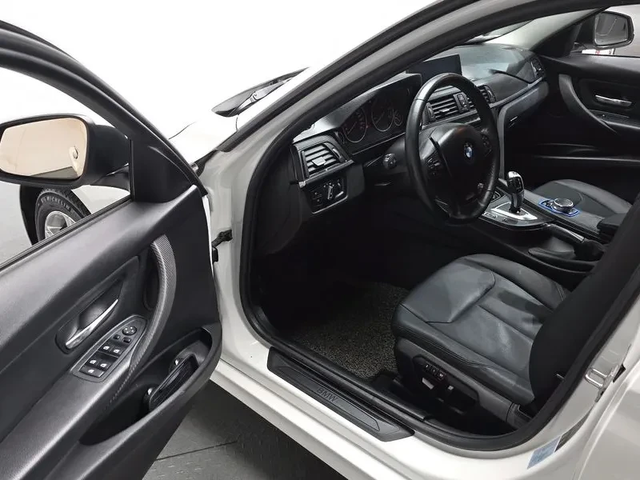 BMW 320 D - автомобили, коли, обяви за нови и употребявани 9