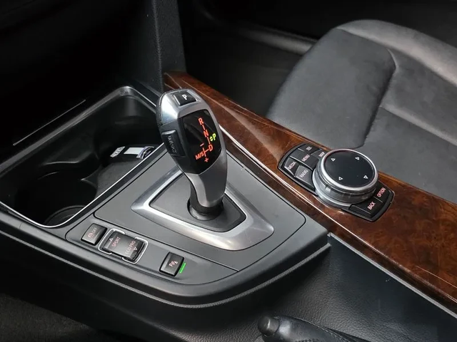 BMW 320 D xDrive - автомобили, коли, обяви за нови и употребявани 8