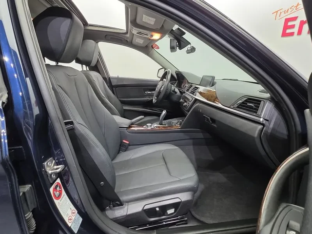 BMW 320 D xDrive - автомобили, коли, обяви за нови и употребявани 9