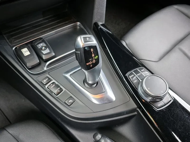 BMW 320 d ED Edition - автомобили, коли, обяви за нови и употребявани 8