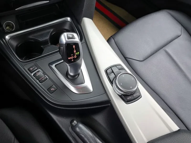 BMW 320 d ED Edition - автомобили, коли, обяви за нови и употребявани 8