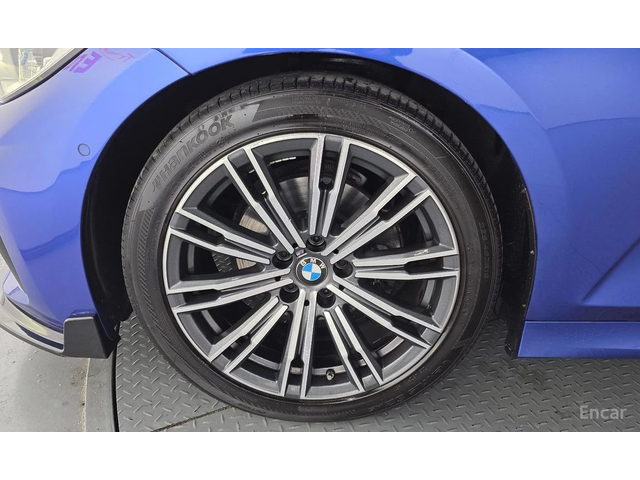 BMW 320 M-Pack* LASER* HARMAN KARDON* HEAD-UP* 360 CAM* - автомобили, коли, обяви за нови и употребявани 4