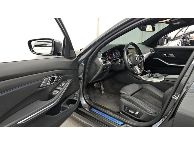BMW 320 d xDrive M Sport - автомобили, коли, обяви за нови и употребявани 9