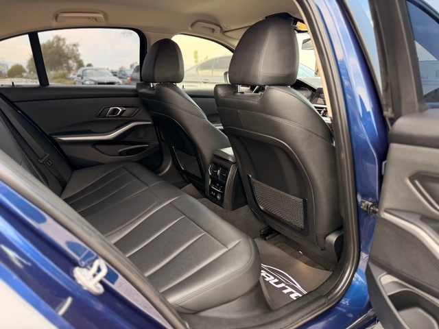 BMW 320 d= Sport Pack= HUD= - автомобили, коли, обяви за нови и употребявани 12