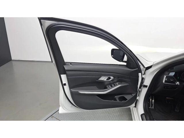 BMW 320 - автомобили, коли, обяви за нови и употребявани 10