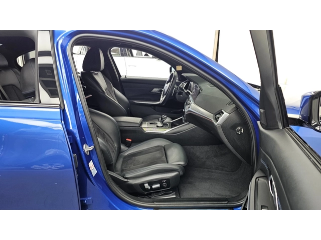 BMW 320 i M Sport - автомобили, коли, обяви за нови и употребявани 9