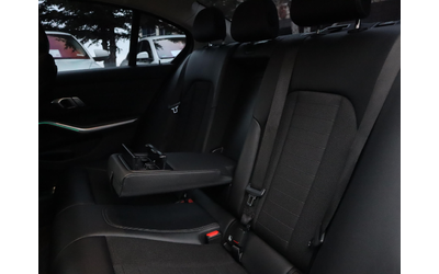 BMW 320 d/SportLine/Virtual/Подгрев/Амбиент/PDC/Active Guard/Lane Assist - автомобили, коли, обяви за нови и употребявани 12