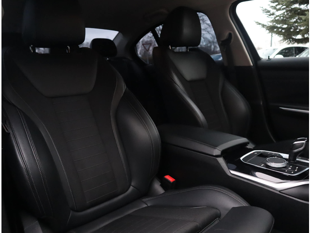 BMW 320 d/SportLine/Virtual/Подгрев/Амбиент/PDC/Active Guard/Lane Assist - автомобили, коли, обяви за нови и употребявани 7