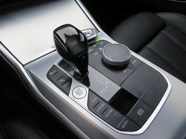 BMW 330 i XDRIVE* MEMORY* DIGITAL DASH* ПОДГРЕВ* ШИБИДАХ - автомобили, коли, обяви за нови и употребявани 11