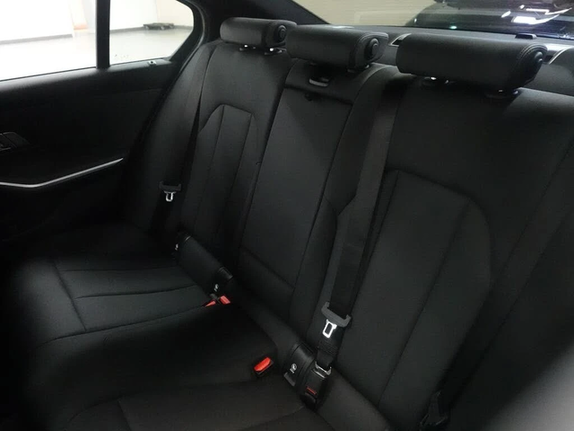 BMW 330 i * M-Package* HeadUp * АвтоКредит * (ЦЕНА ДО БГ) - автомобили, коли, обяви за нови и употребявани 12