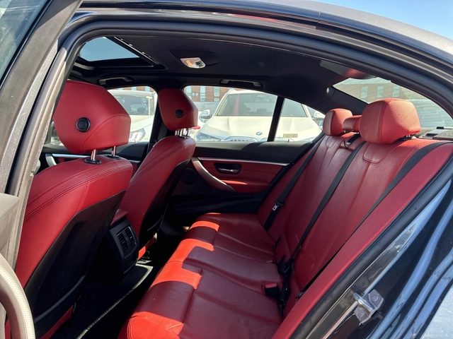 BMW 330 xDrive * М ПАКЕТ * ПОДГРЕВ * ПАНОРАМА * CARFAX - автомобили, коли, обяви за нови и употребявани 9
