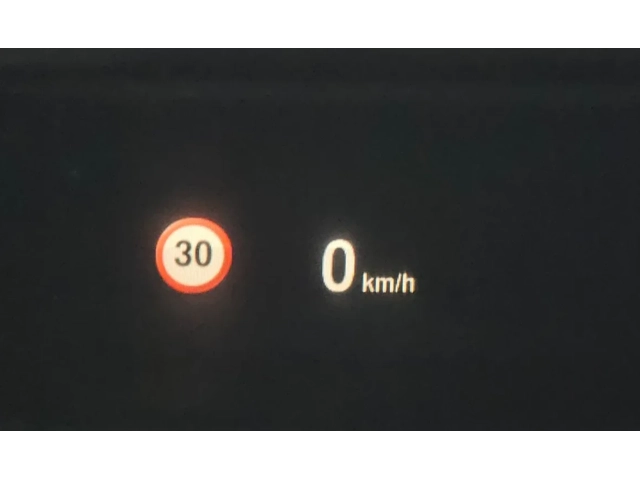 BMW 330 M package/SHADOW LINE/HEAD UP/ШИБИДАХ - автомобили, коли, обяви за нови и употребявани 9