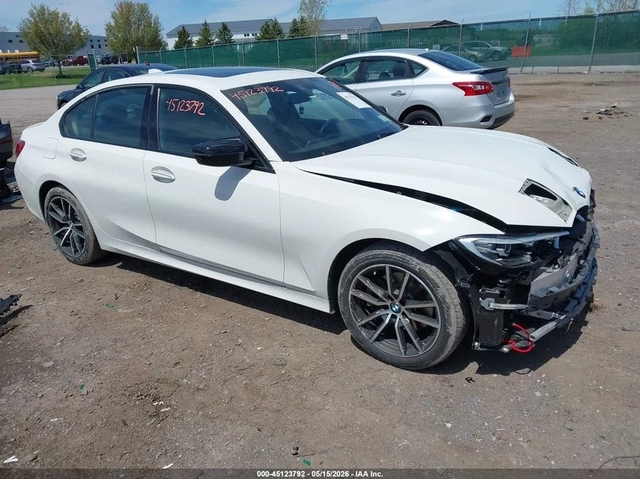 BMW 330 xDrive* LANE* DISTRO - автомобили, коли, обяви за нови и употребявани 1
