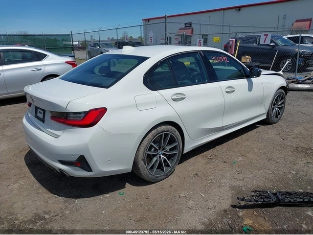 BMW 330 xDrive* LANE* DISTRO - автомобили, коли, обяви за нови и употребявани 3