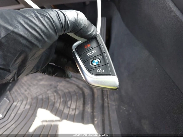 BMW 330 xDrive* LANE* DISTRO - автомобили, коли, обяви за нови и употребявани 9