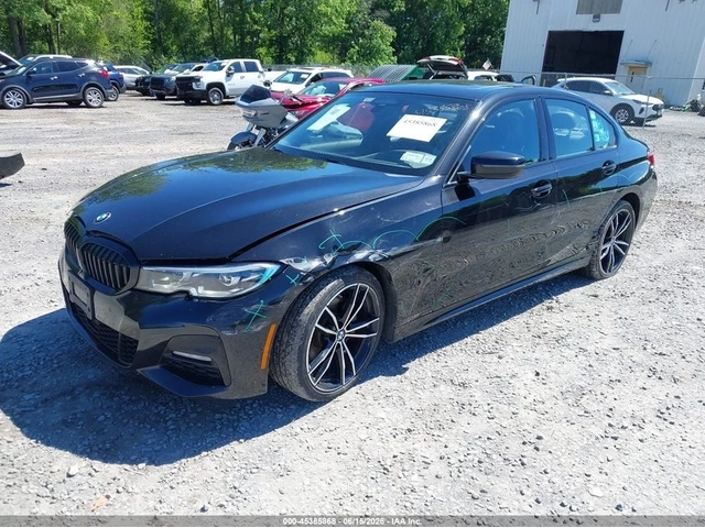 BMW 330 xDrive* M-SPORT* HARMAN KARDON* HEAD UP - автомобили, коли, обяви за нови и употребявани 1