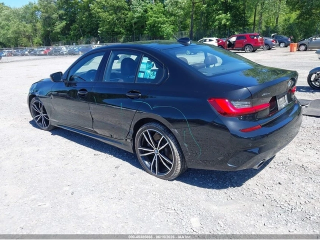 BMW 330 xDrive* M-SPORT* HARMAN KARDON* HEAD UP - автомобили, коли, обяви за нови и употребявани 2