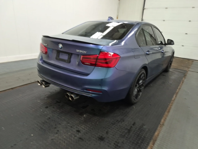 BMW 330 xDrive - автомобили, коли, обяви за нови и употребявани 2