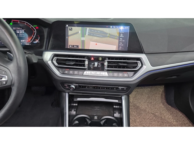 BMW 330 i xDrive Luxury - автомобили, коли, обяви за нови и употребявани 12