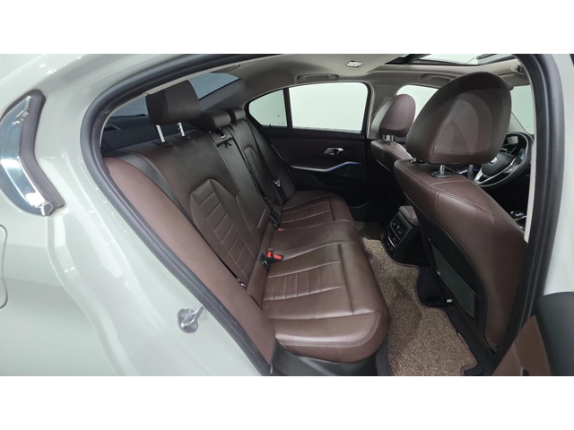 BMW 330 i xDrive Luxury - автомобили, коли, обяви за нови и употребявани 15