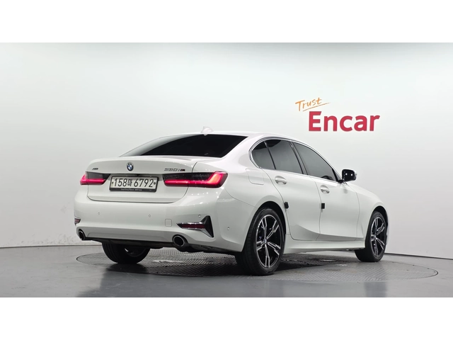 BMW 330 i xDrive Luxury - автомобили, коли, обяви за нови и употребявани 1