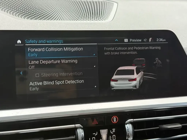 BMW 330 e xDrive Plug-in Hybrid - автомобили, коли, обяви за нови и употребявани 15