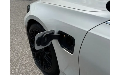 BMW 330 e xDrive Plug-in Hybrid - автомобили, коли, обяви за нови и употребявани 6